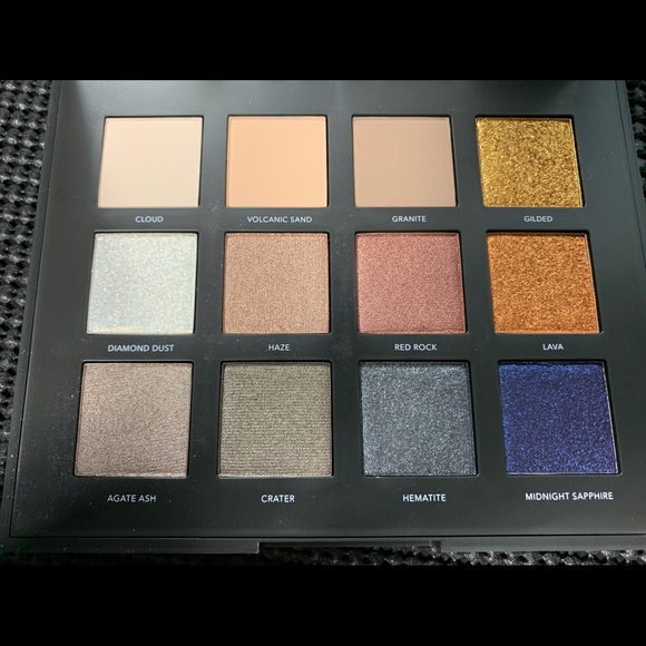 Becca Volcano Goddess Full Size EyeShadow Palette - Picture 2 of 5